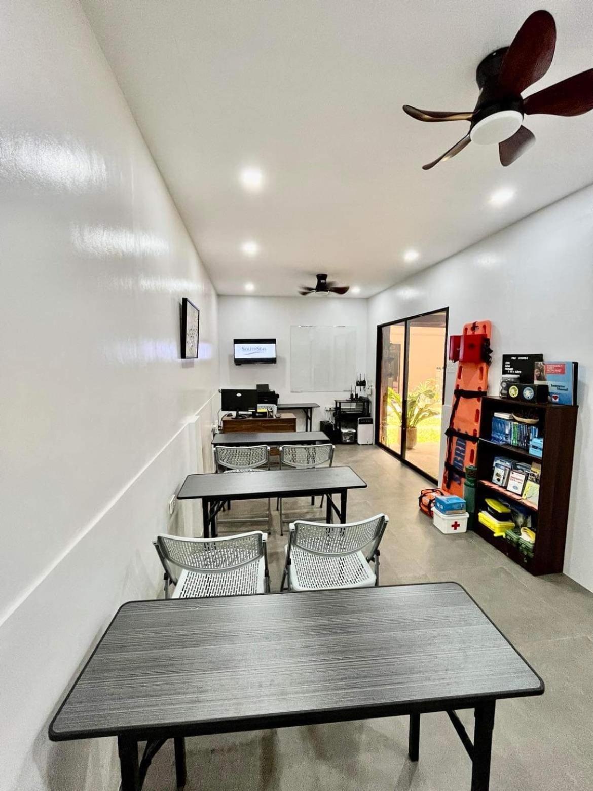 Southseas Beach Resort And Dive Center سانتاندير المظهر الخارجي الصورة